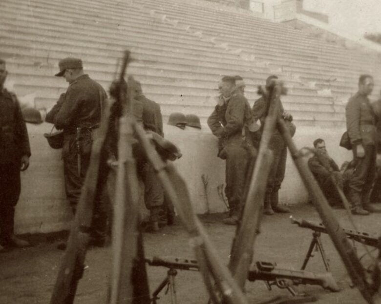 Δημοπρασία στο eBay με σπάνιες φωτογραφίες από την εκτέλεση των 200 στην Καισαριανή