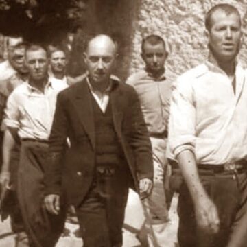 Κομμουνιστές αντιστασιακοί οδηγούνται στο απόσπασμα