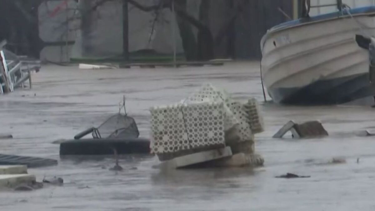 Μεγάλες ζημιές στα παράλια της Λάρισας από την κακοκαιρία