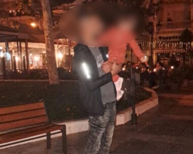 Το κοριτσάκι με τον πατέρα του