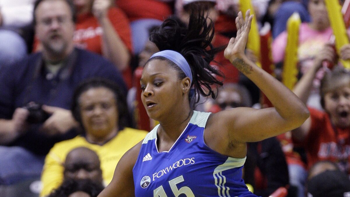 Η Κάρα Μπράξτον