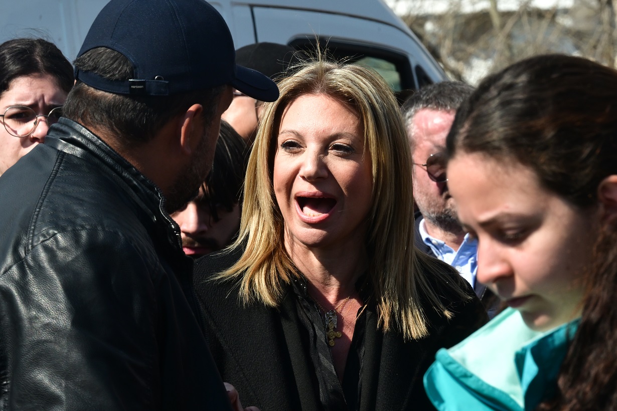 Η Μαρία Καρυστιανού στη συγκέντρωση στην Αθήνα για τη συμπλήρωση τριών χρόνων από το σιδηροδρομικό δυστύχημα των Τεμπών, που στοίχισε τις ζωές 57 ανθρώπων. Σάββατο 28 Φεβρουαρίου 2026 (ΤΑΤΙΑΝΑ ΜΠΟΛΑΡΗ