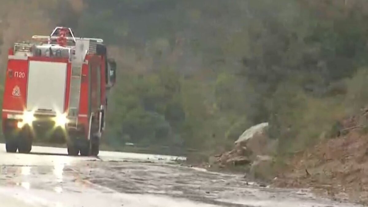 Κατολίσθηση στην παλιά εθνική οδό Αμφιλοχίας - Άρτας