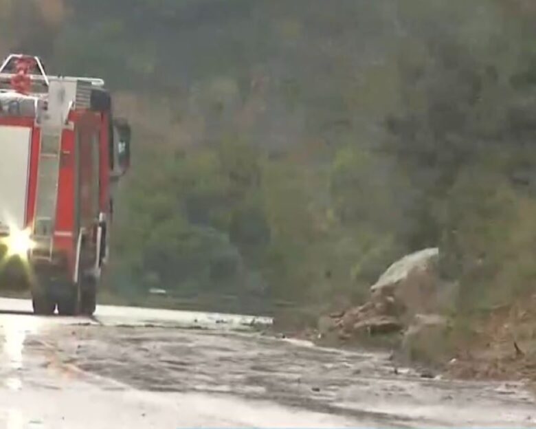 Κατολίσθηση στην παλιά εθνική οδό Αμφιλοχίας - Άρτας