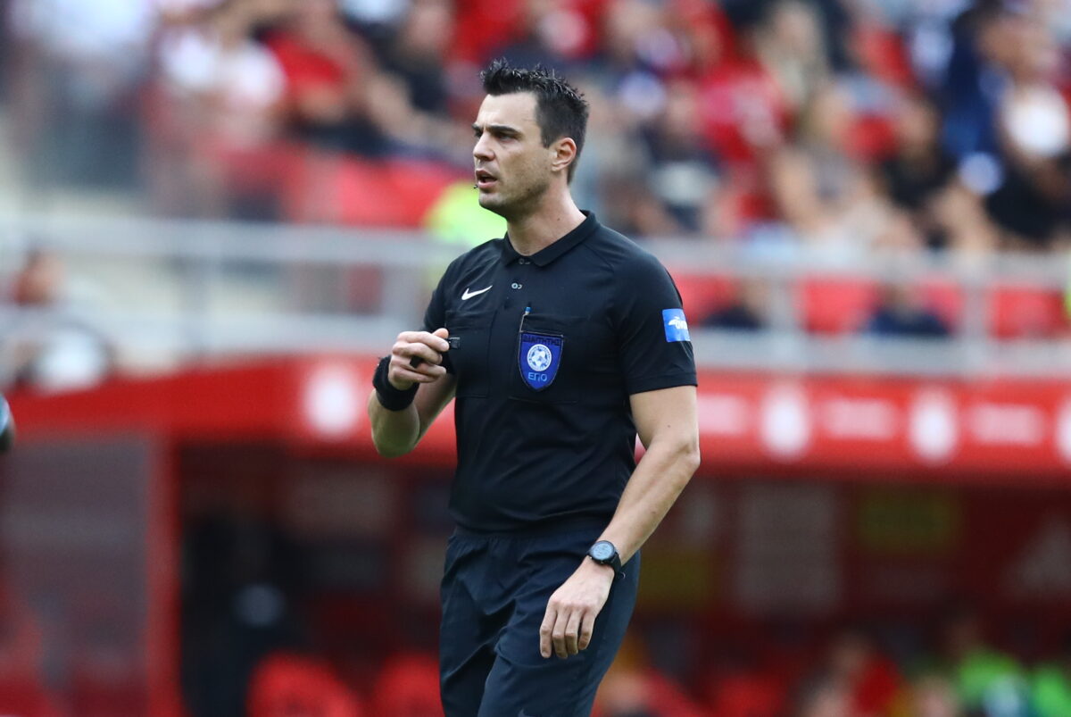 Ο διαιτητής Κατσικογιάννης σε αγώνα του Ολυμπιακού (ΜΑΡΚΟΣ ΧΟΥΖΟΥΡΗΣ