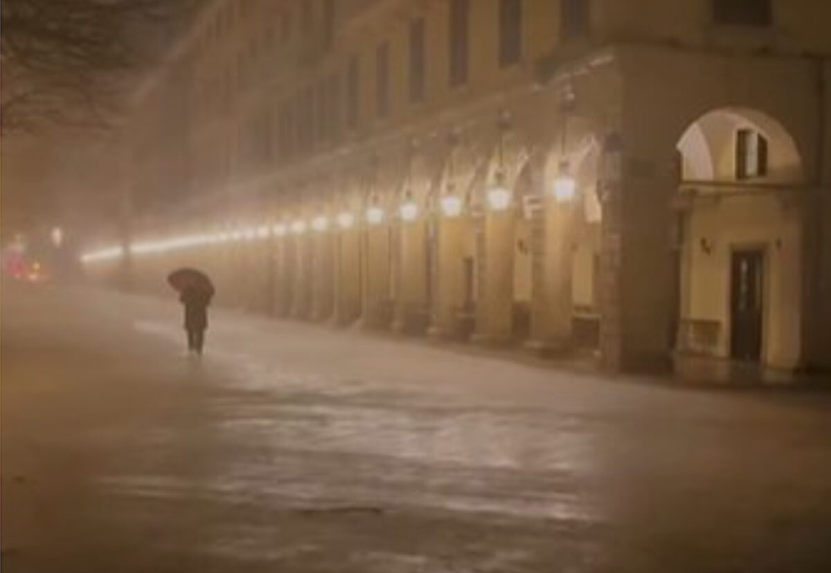 Πλημμύρισε το Λιστόν