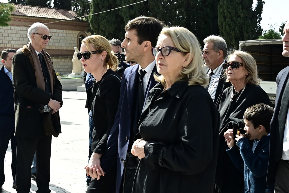 H χήρα του Αναστάση Παπαληγούρα Βαρβάρα Πετρίδη και η κόρη του Λένα Παπαληγούρα με τον σύζυγό της Άκη Πάντο