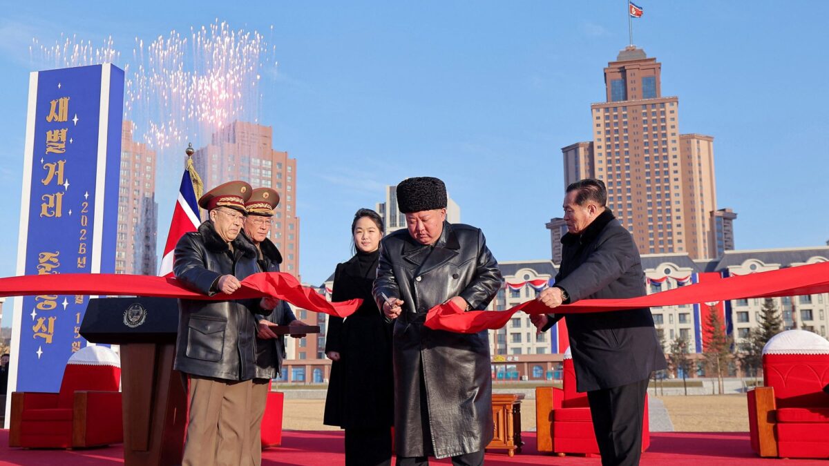 Ο Κιμ Γιονγκ Ουν με την κόρη του και διάδοχό του