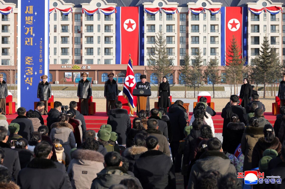 Ο Κιμ Γιονγκ Ουν με την κόρη του και διάδοχό του