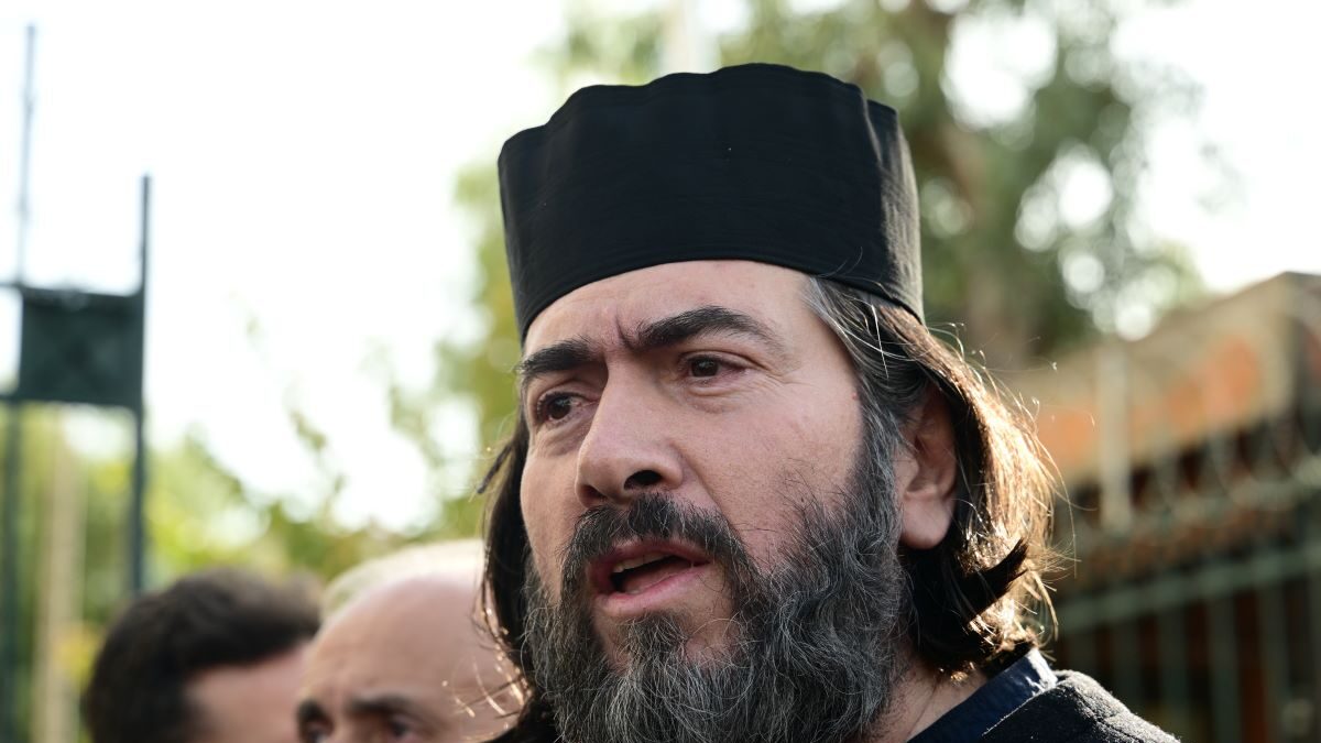 Ο πατέρας Αντώνιος στη δίκη για την Κιβωτό του Κόσμου