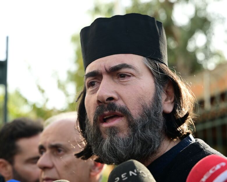 Ο πατέρας Αντώνιος στη δίκη για την Κιβωτό του Κόσμου