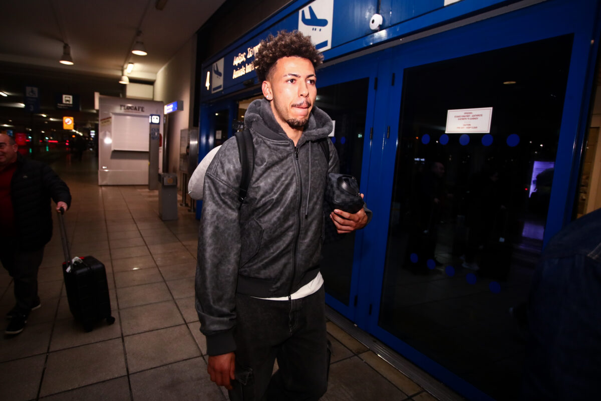 Ο Κλέιτον στο αεροδρόμιο της Αθήνας (ΘΑΝΑΣΗΣ ΔΗΜΟΠΟΥΛΟΣ