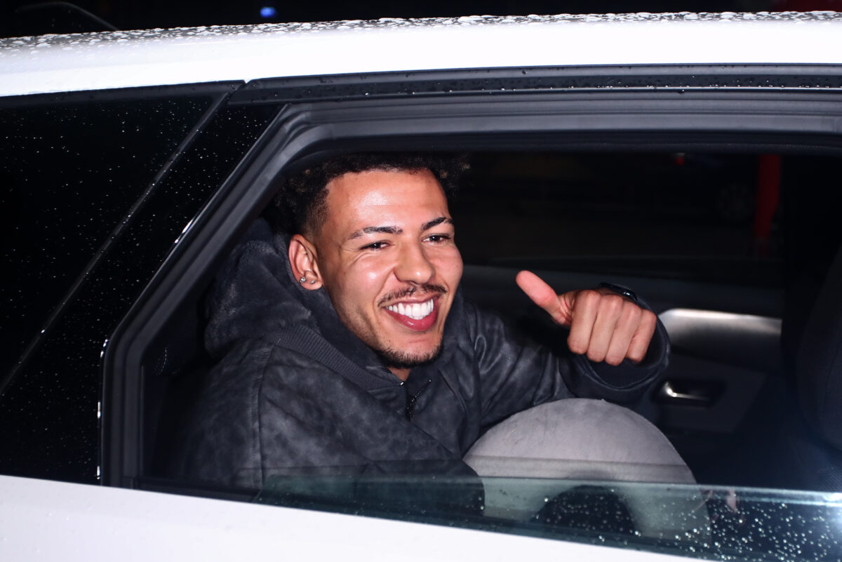 ΑΦΙΞΗ ΤΟΥ ΚΛΕΙΤΟΝ ΣΤΗΝ ΑΘΗΝΑ ΓΙΑ ΤΗΝ ΟΜΑΔΑ ΤΟΥ ΟΛΥΜΠΙΑΚΟΥ (ΘΑΝΑΣΗΣ ΔΗΜΟΠΟΥΛΟΣ