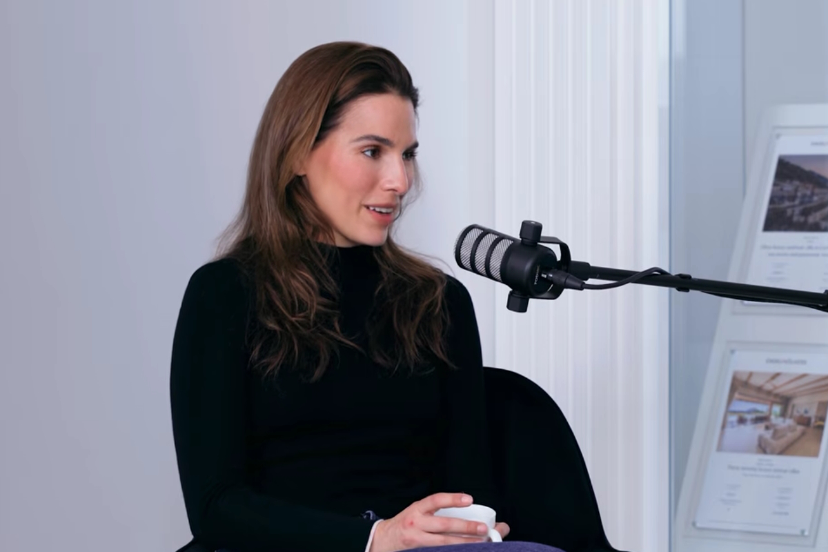 Μελία Κράιλινγκ: «Δεν μου άρεσαν οι στιγμές που έφευγε ο πατέρας μου από το σπίτι αλλά το συνηθίζεις»