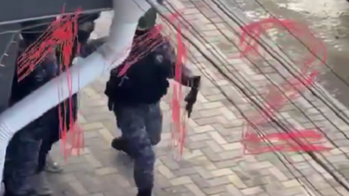 Ένας νεκρός και δύο τραυματίες σε περιστατικό με πυροβολισμούς σε σχολείο στη Ρωσία