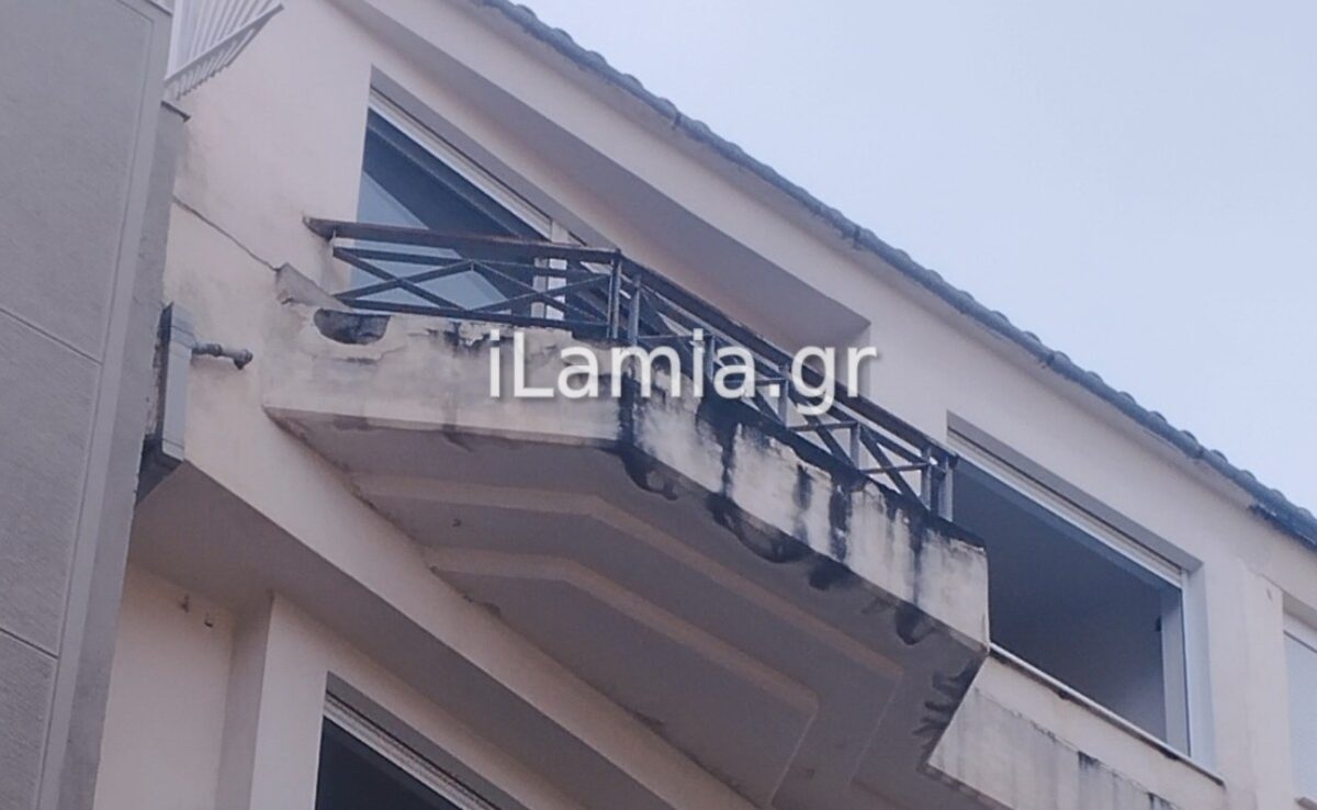 Λαμία: Γυναίκα ανασύρθηκε νεκρή μετά από φωτιά στο σπίτι της – Απεγκλωβίστηκαν 2 γυναίκες από διπλανό διαμέρισμα