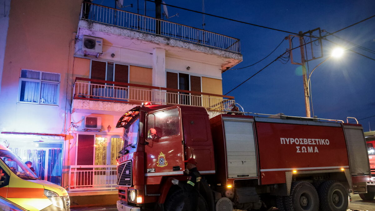 Σορός ηλικιωμένης εντοπίστηκε από άνδρες της Πυροσβεστικής Υπηρεσίας μετά από πυρκαγιά σε διαμέρισμα στη συνοικία Νέα Σμύρνη της Λάρισας