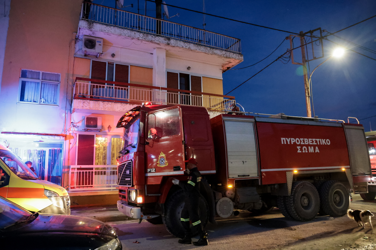 Σορός ηλικιωμένης εντοπίστηκε από άνδρες της Πυροσβεστικής Υπηρεσίας μετά από πυρκαγιά σε διαμέρισμα στη συνοικία Νέα Σμύρνη της Λάρισας