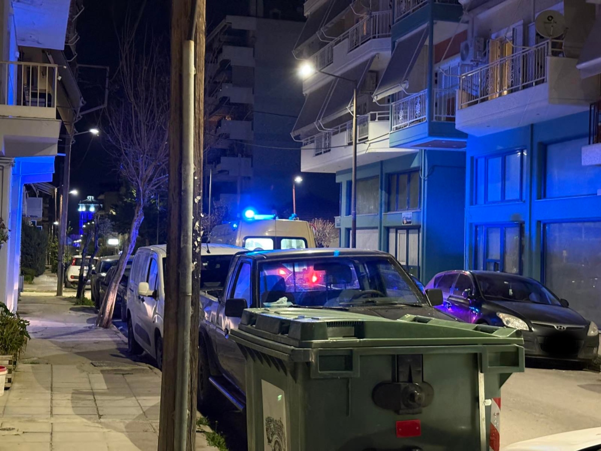 Ασθενοφόρο στη Λάρισα