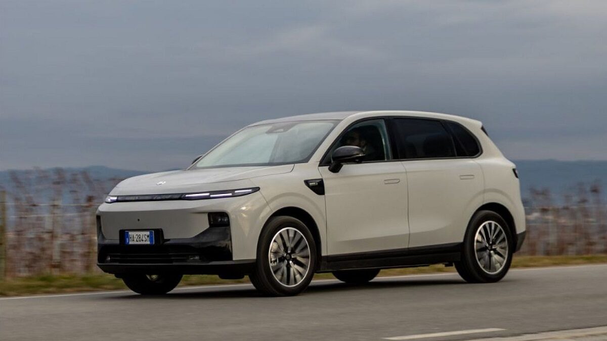 leapmotor-b10-hybrid-ev