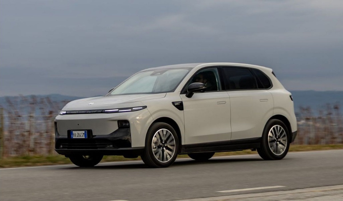 leapmotor-b10-hybrid-ev