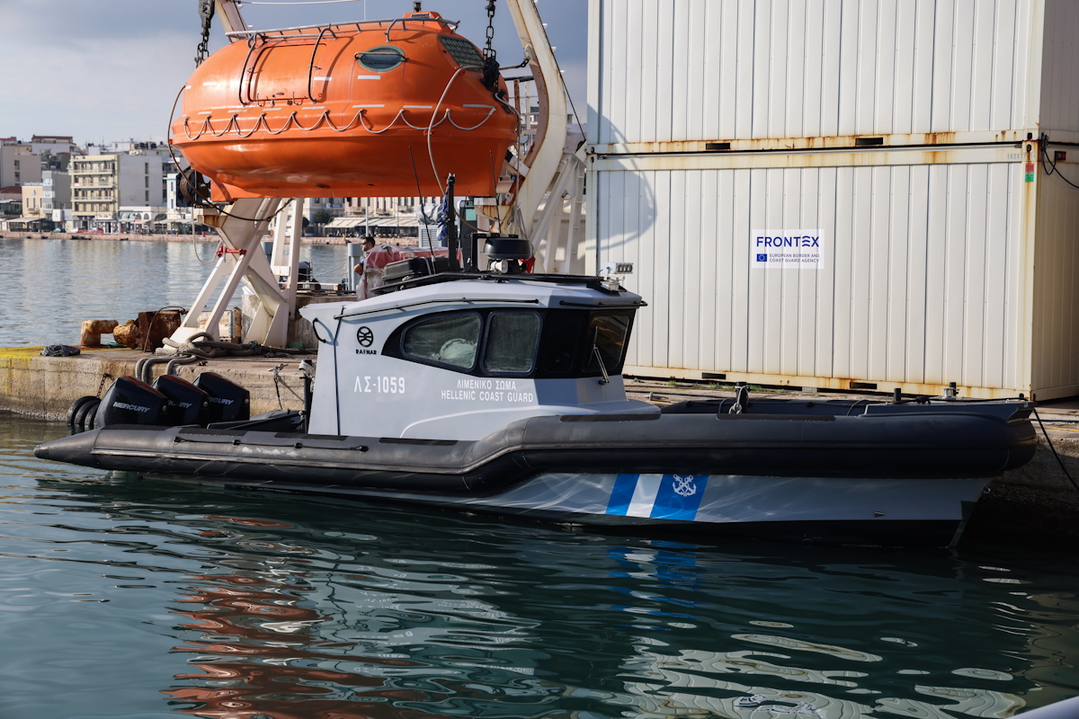 Σύγκρουση περιπολικού σκάφους του Λιμενικού Σώματος με λέμβο που μετέφερε πρόσφυγες και μετανάστες