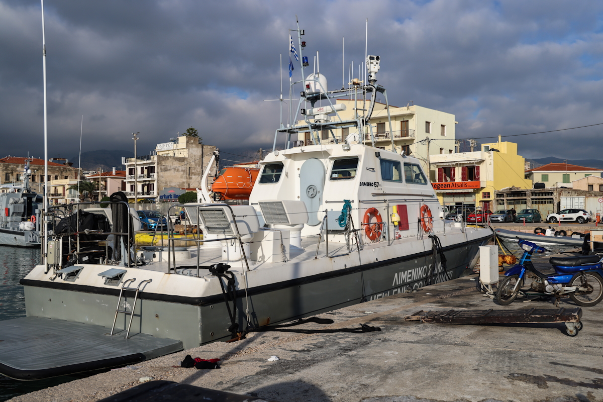 Σύγκρουση περιπολικού σκάφους του Λιμενικού Σώματος με λέμβο που μετέφερε πρόσφυγες και μετανάστες