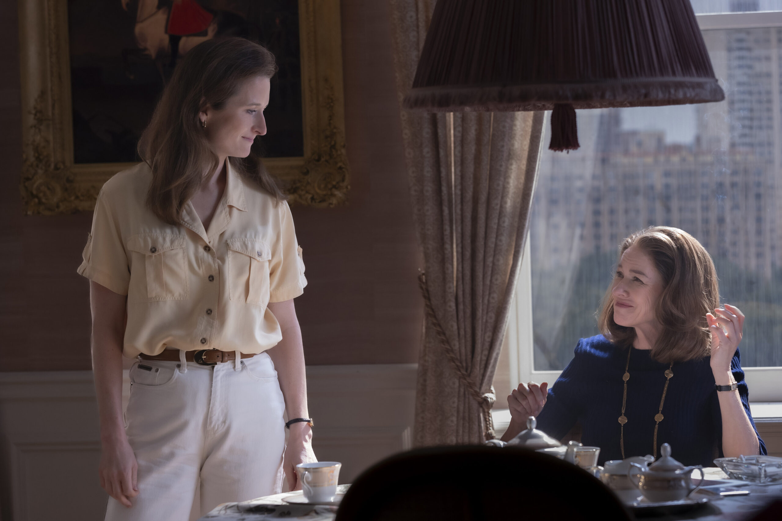 FX's Love Story: John F. Kennedy Jr. & Carolyn Bessette -- "The Pools Party" -- Season 1, Episode 2 (Airs Thurs., February 12) -- Pictured: (l-r) Grace Gummer as Caroline Kennedy, Naomi Watts as Jackie Kennedy Onassis. CR: Eric Liebowitz