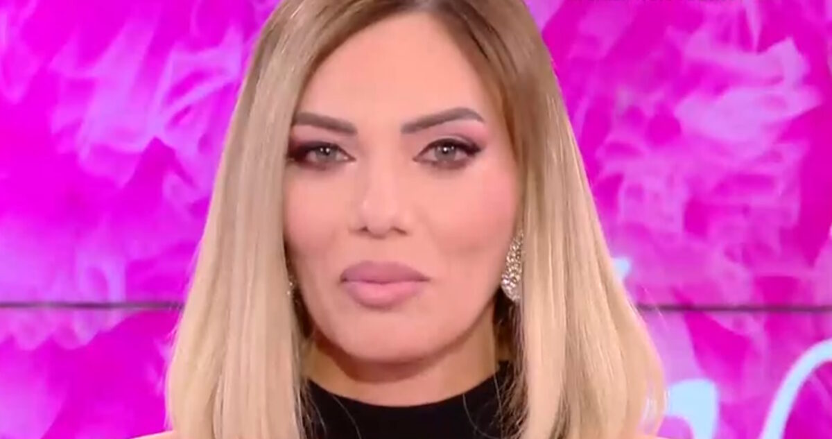 Η Ιωάννα Μαλέσκου κατά τη διάρκεια της εκπομπής «Ραντεβού το ΣΚ»