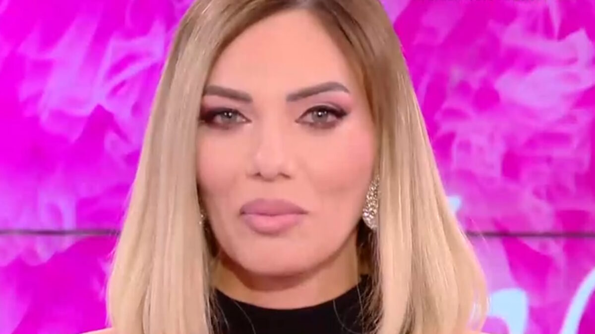 Η Ιωάννα Μαλέσκου κατά τη διάρκεια της εκπομπής «Ραντεβού το ΣΚ»