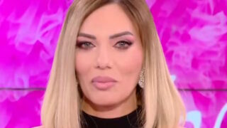 Η Ιωάννα Μαλέσκου κατά τη διάρκεια της εκπομπής «Ραντεβού το ΣΚ»