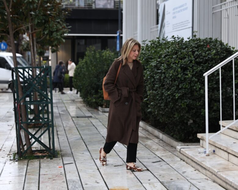 Η Μαρία Καρυστιανού στα δικαστήρια της Λάρισας