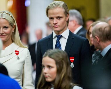 Ο Μάριους Μποργκ Χόιμπι με τη μητέρα του πριγκίπισσα της Νορβηγίας Μέτε Μάριτ