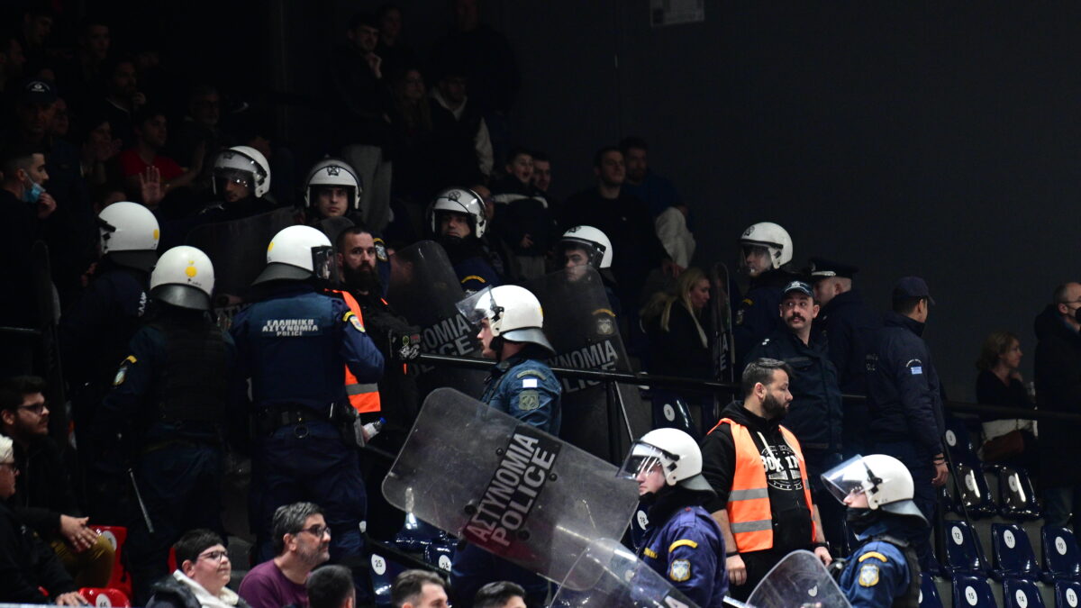 Τα ΜΑΤ στη Γλυφάδα