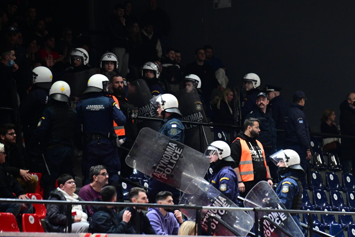 Τα ΜΑΤ στη Γλυφάδα