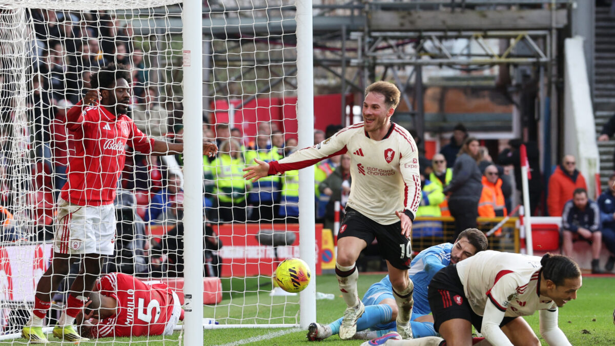 Ο ΜακΚάλιστερ πανηγυρίζει το γκολ της Λίβερπουλ