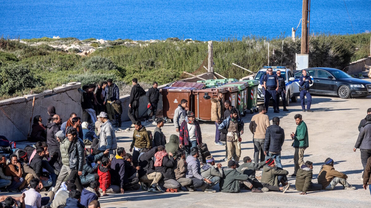 Παράτυποι μετανάστες στην Κρήτη