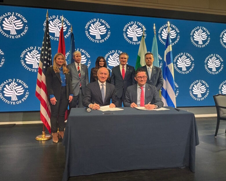 Ο Παναγιώτης Κανελλόπουλος, Chief Executive Director International Energy Supply & Trading της METLEN και ο Tom Summers, Executive Vice President Shell LNG υπογράφουν Μνημόνιο Κατανόησης στην  Ουάσιγκτον