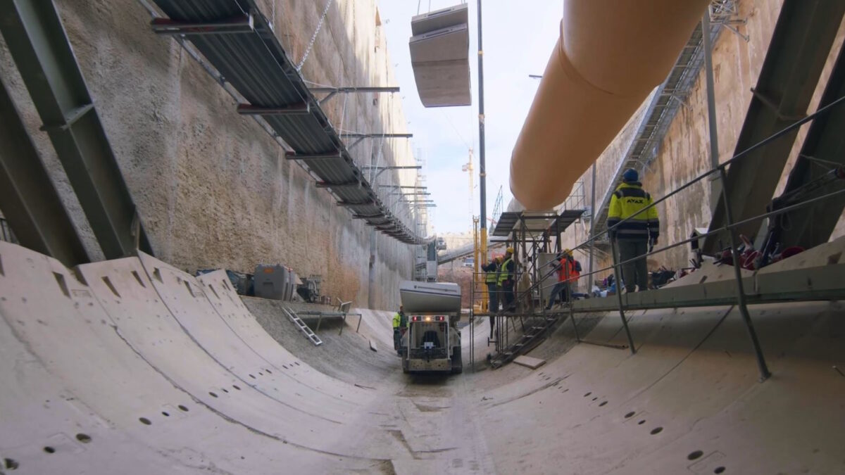 Άποψη από τη διάνοιξη της σήραγγας