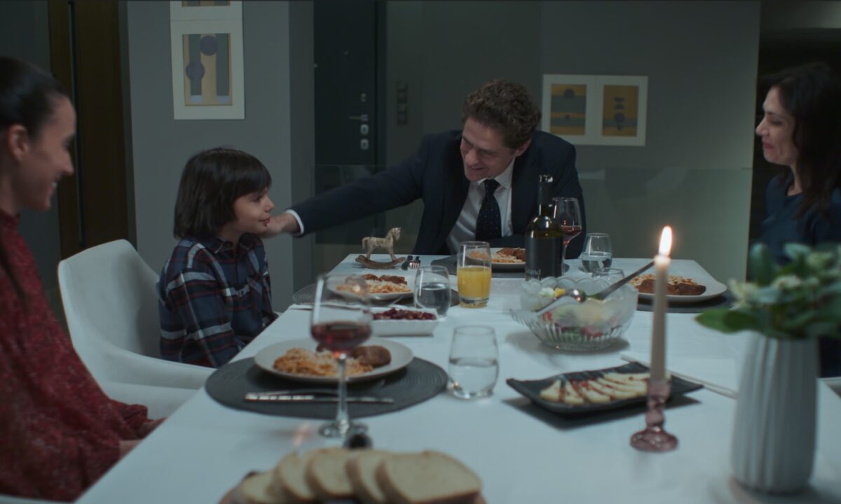 Μία νύχτα μόνο – επόμενα επεισόδια: Αρετή και Οδυσσέας ανακοινώνουν στον Πετράκη ότι θα παντρευτούν