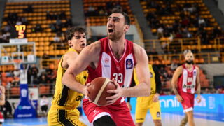 Ο Νίκολα Μιλουτίνοφ