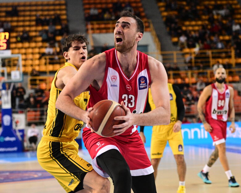 Ο Νίκολα Μιλουτίνοφ