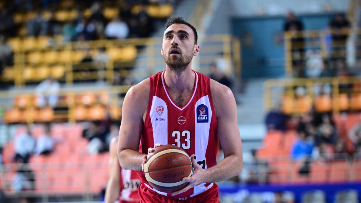 Ο Νίκολα Μιλουτίνοφ