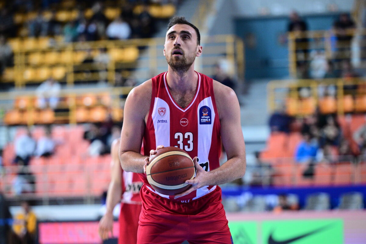 Ο Νίκολα Μιλουτίνοφ