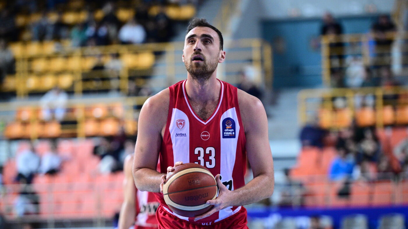 Ο Νίκολα Μιλουτίνοφ