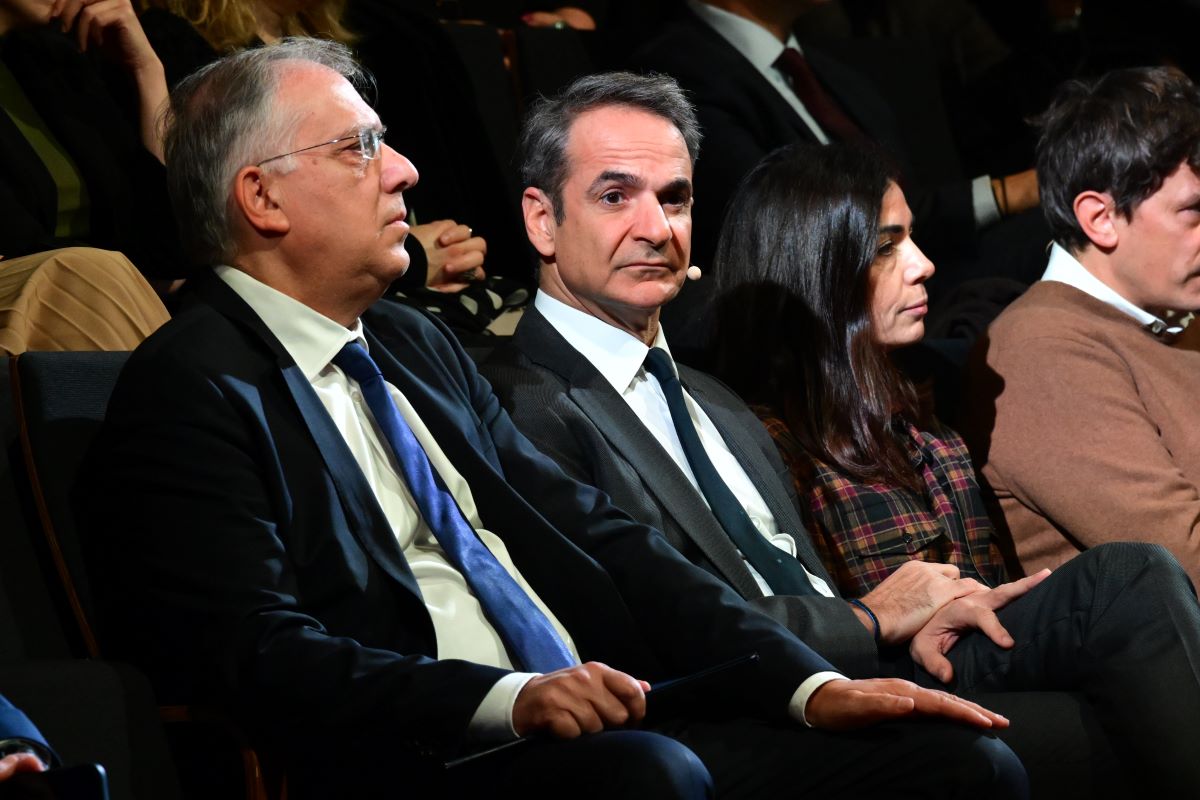 Ο υπουργός Εσωτερικών Τάκης Θεοδωρικάκος και ο πρωθυπουργός Κυριάκος Μητσοτάκης