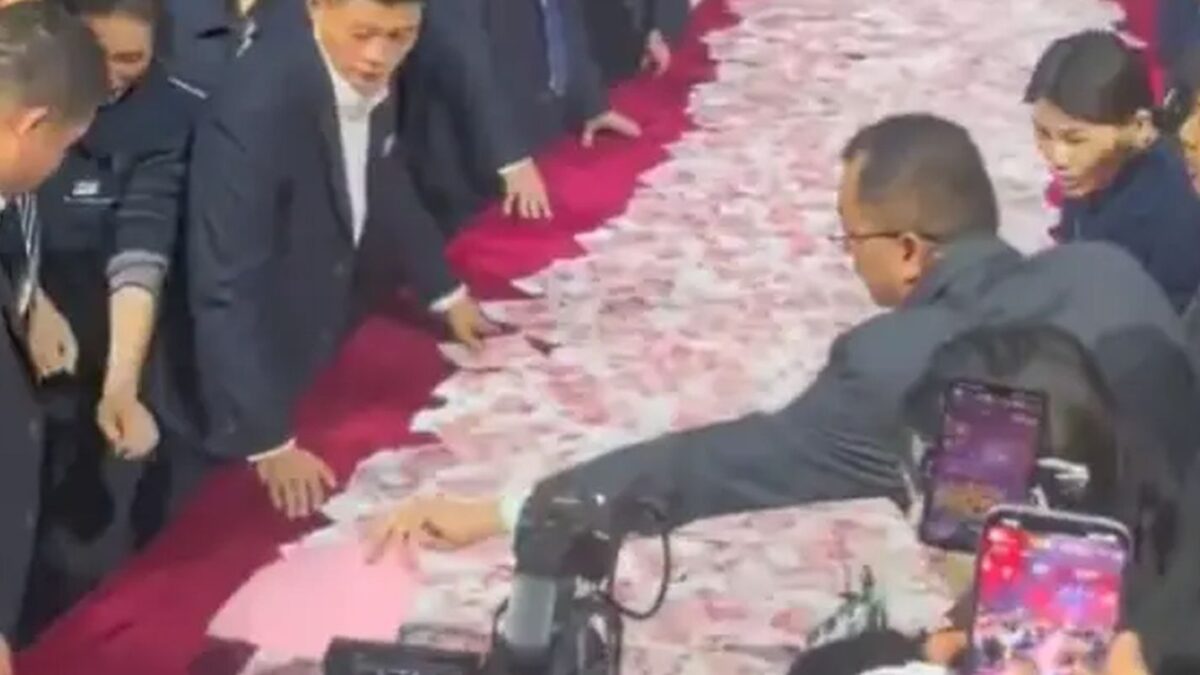 Αφεντικό στην Κίνα μοίρασε μπόνους 22 εκατ. ευρώ