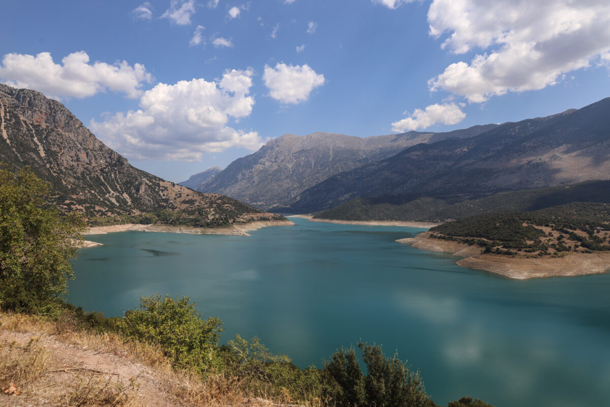Η τεχνητή λίμνη του Μόρνου