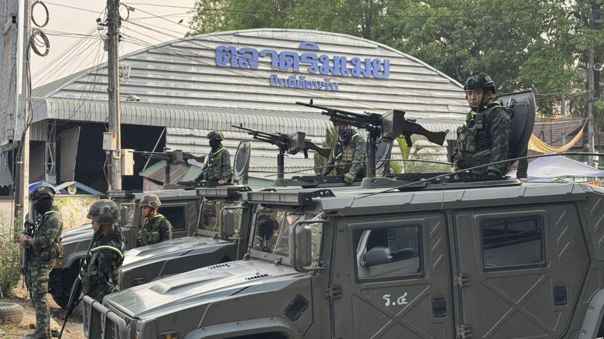 12 April 2024, Thailand, Mae Sot: Thai soldiers and military vehicles stand in Mae Sot town on the border between Myanmar and Thailand after the KNLA and its allied forces fully occupied Myawaddy (Best quality available). Photo by: Ajhan Toe/picture-alliance/dpa/AP Images
