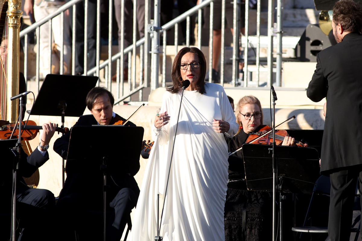 Nάνα Μούσχουρη